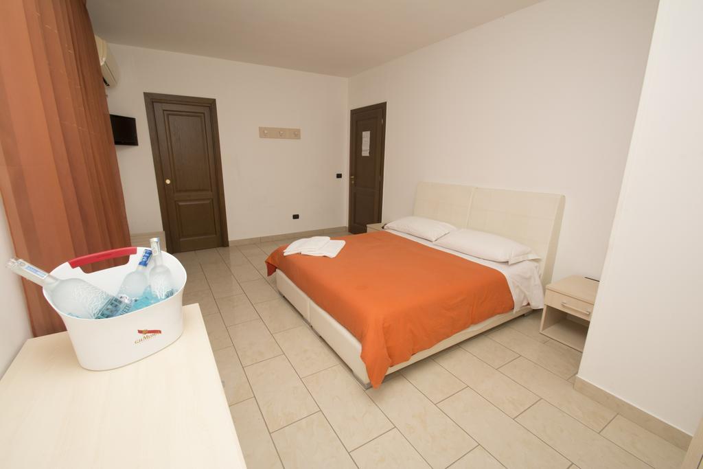 Twin Towers Rooms Lecce Exterior foto